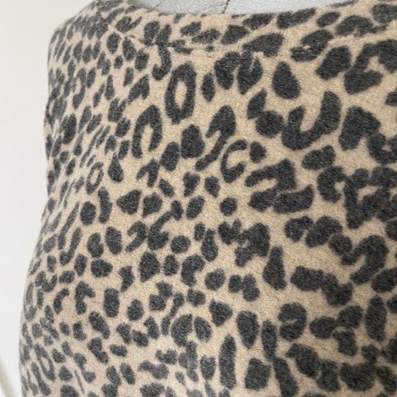 Leopard print long sleeve very soft drawstring hem - Picture 5 of 7